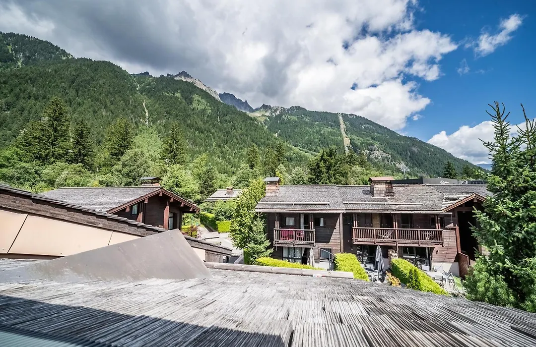 Eden Hotel, Apartments And Chalet Chamonix Les Praz-1