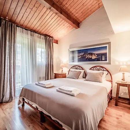 Eden Hotel, Apartments And Chalet Chamonix Les Praz-3
